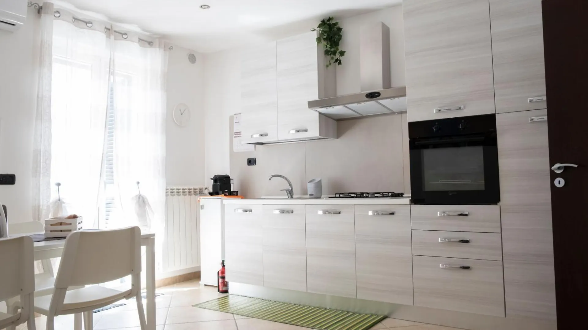 Дом отдыха Вилла Elly'S House Бари Италия